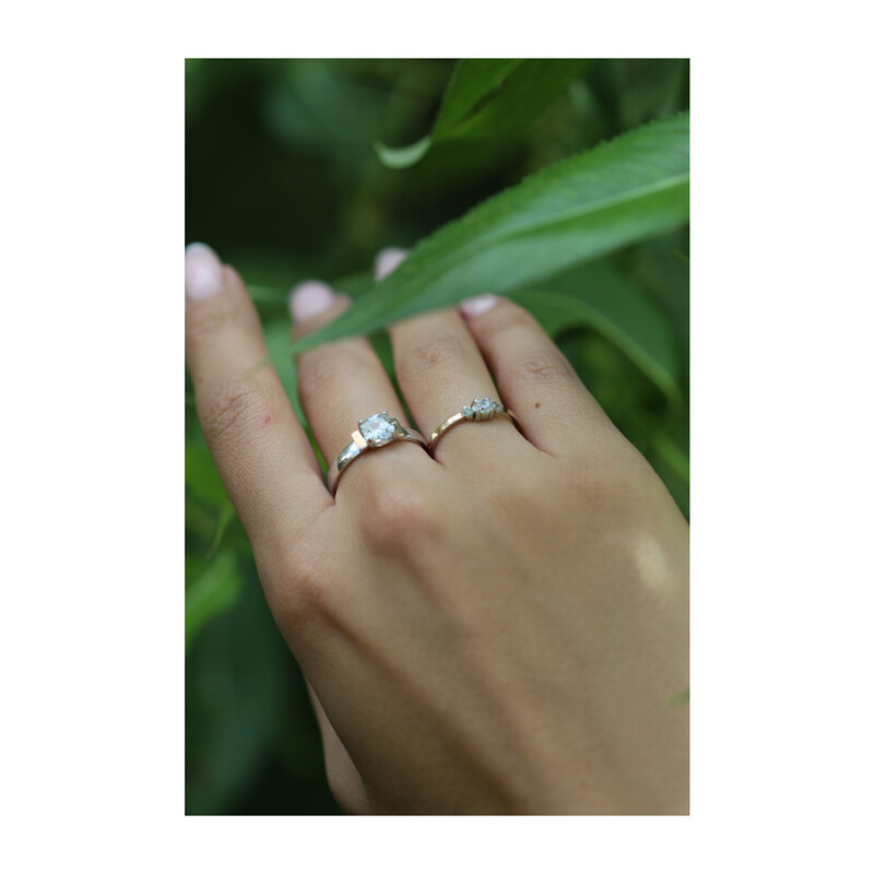 Pierścionek srebrny z kwadratową cyrkonią i złotą blaszką DC 659_AU375 blaszka rose