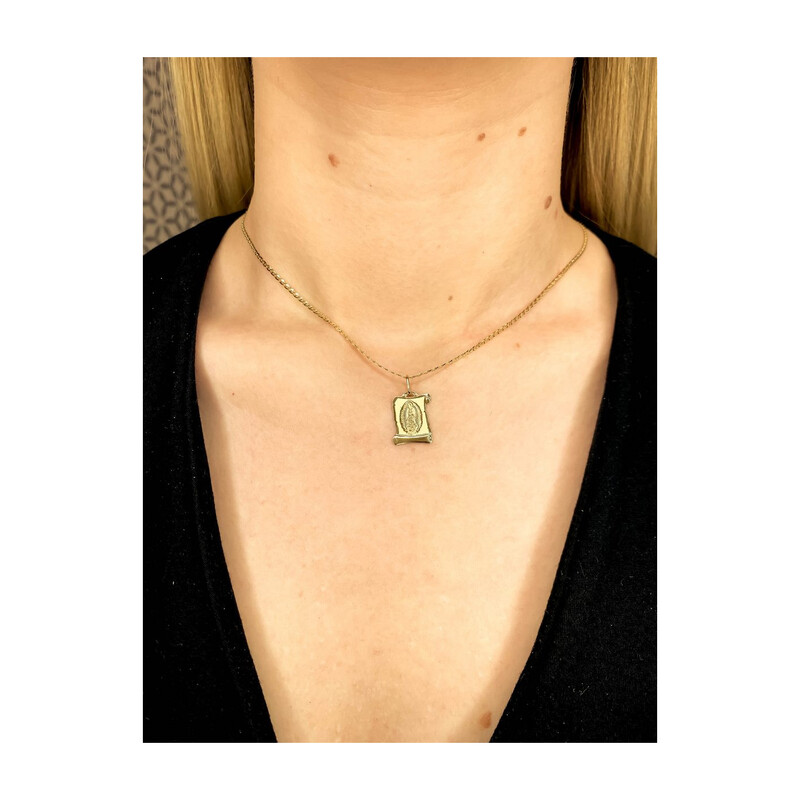 Medalik złoty z Matką Boską Guadalupe na prostokątnym papirusie OS 204-AS08-33 laser próba 585