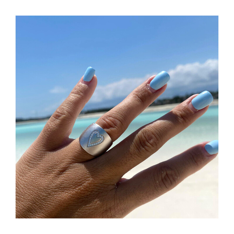 Pierścionek srebrny szeroki z sercem z cyrkoniami  JA908 próba 925