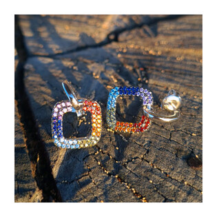 Kolczyki srebrne kwadrat z kolorowymi cyrkoniami na półkółku/sztyft JA1009 próba 925