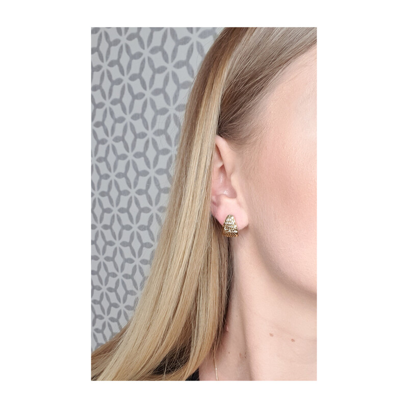 Kolczyki złote trójkątne grawerowane blaszki/ang.zap. AR XFUE0306-DC-2 próba 375