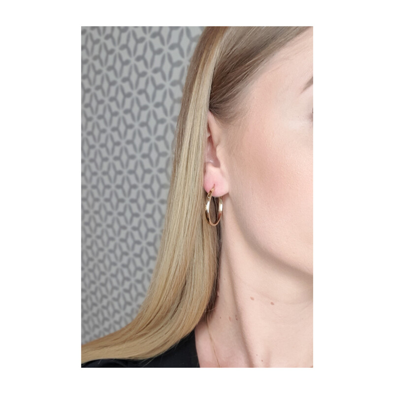 Kolczyki złote płaskie kółka z grawerowanymi krawędziami, próba 375