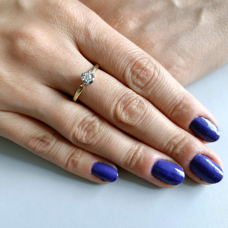 Pierścionek złoty ROYAL z diamentem 6ł -0,09ct LC KR67702Y próba 585