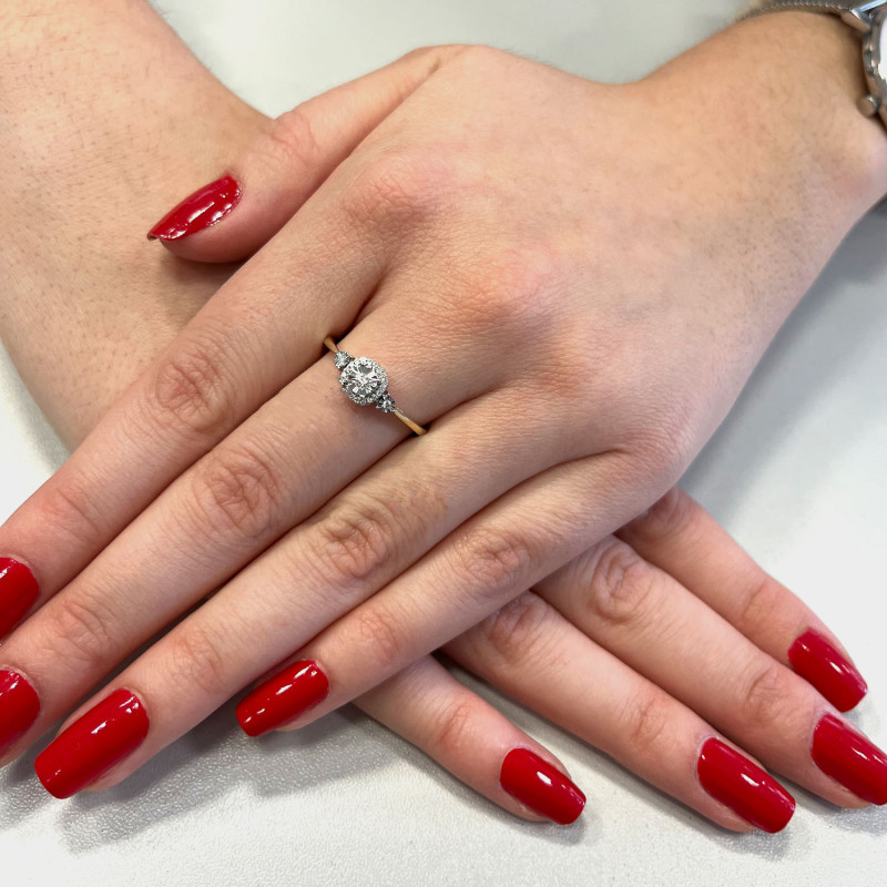 Pierścionek zaręczynowy NOBLE z białymi diamentami NF GS-736 próba 585