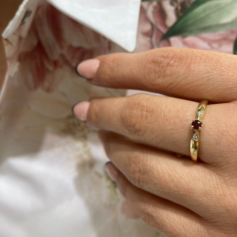 Pierścionek zaręczynowy z rubinem i diamentami BE BC-025 RB okrągły próba 585