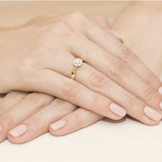 Pierścionek zaręczynowy JUBILE z diamentem BE W-294-10 próba 585