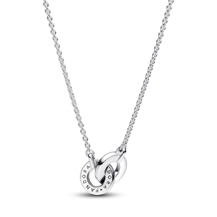 Naszyjnik ze splecionymi zawieszkami pavé z logo Pandora Signature 392736C01
