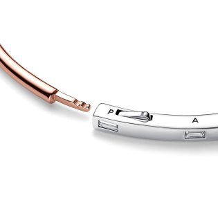 Dwutonowa lśniąca bransoletka bangle Pandora Signature I-D 582740C01
