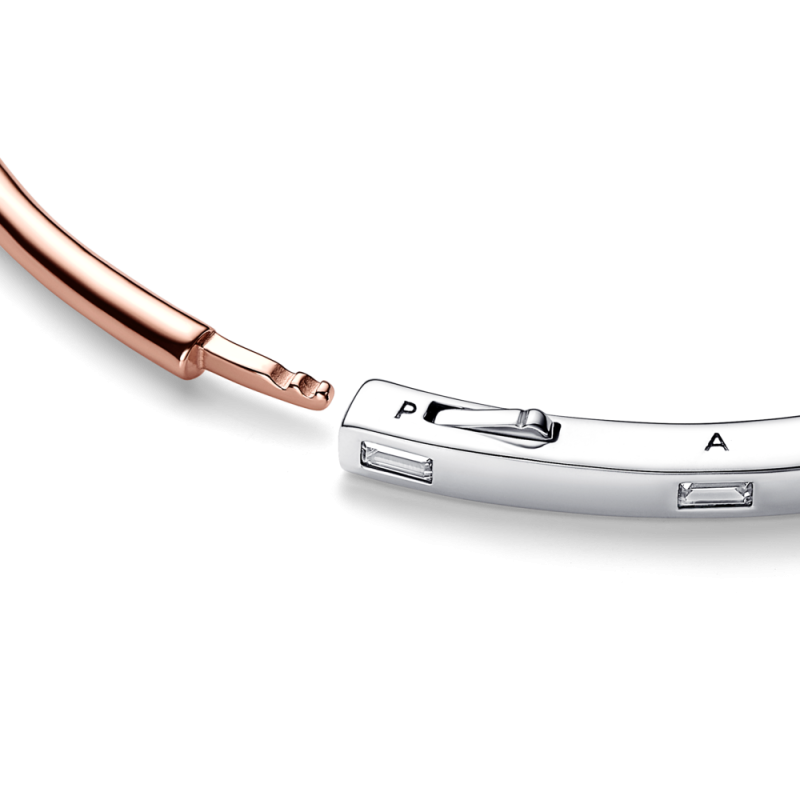 Dwutonowa lśniąca bransoletka bangle Pandora Signature I-D 582740C01