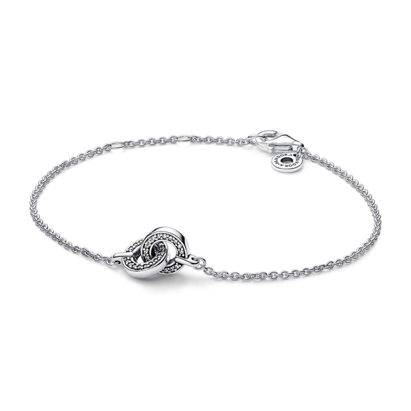 Bransoletka łańcuszkowa ze splecionymi zawieszkami pavé z logo Pandora Signature 592742C01