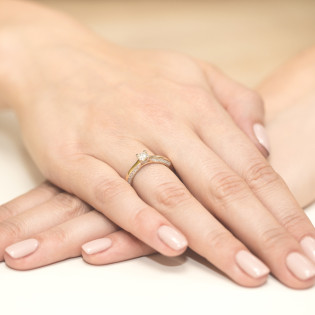 Pierścionek zaręczynowy SOLITER z diamentami BE W-009 próba 585