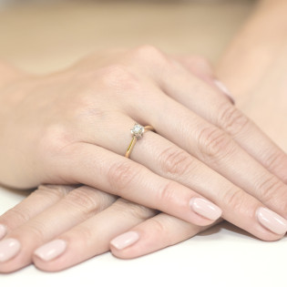 Pierścionek zaręczynowy SOLITER z diamentem BE W-047-30 próba 585