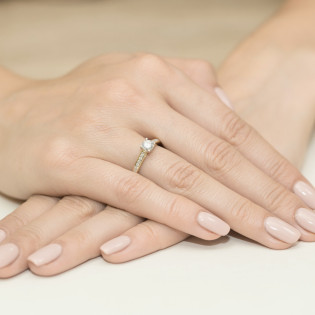 Pierścionek zaręczynowy SOLITER z diamentami BE W-052-36 próba 585