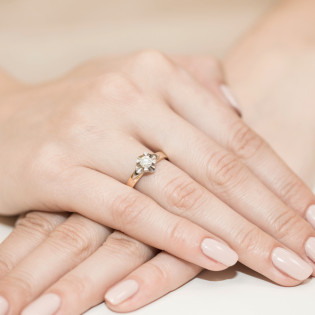 Pierścionek zaręczynowy UNICO z diamentem BE W-155-30 próba 585