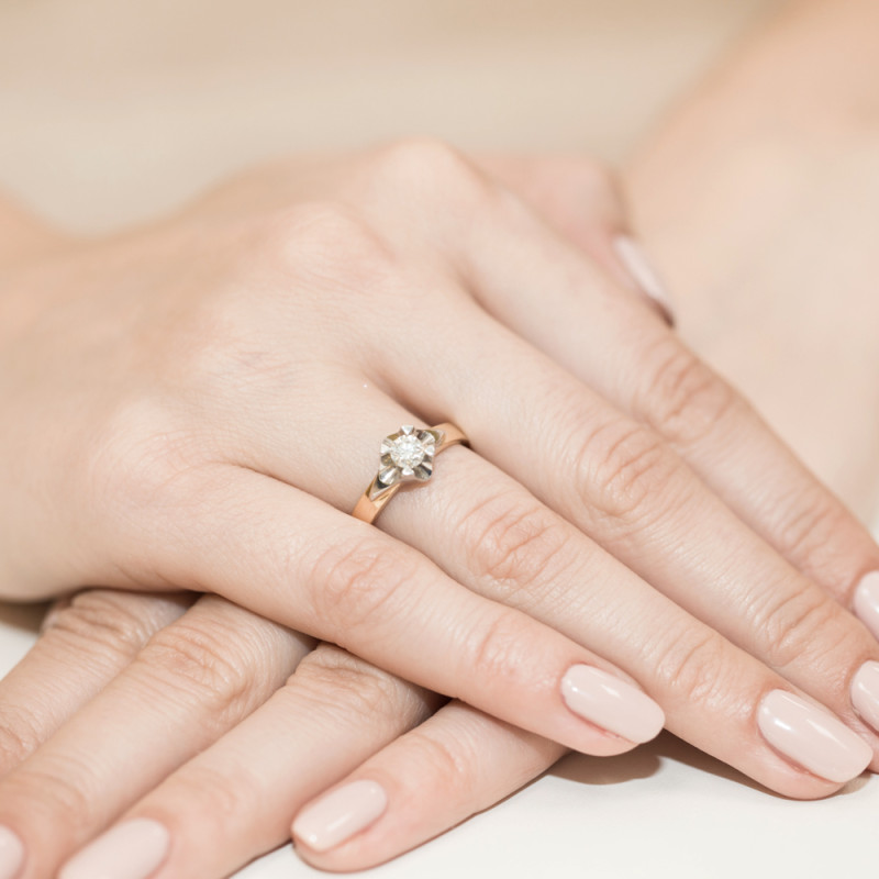 Pierścionek zaręczynowy UNICO z diamentem BE W-155-30 próba 585