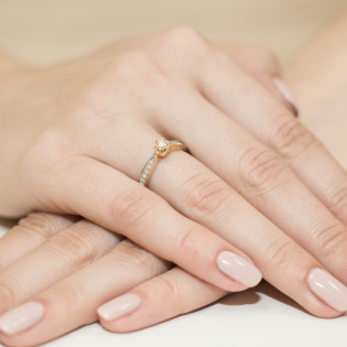 Pierścionek zaręczynowy z diamentami SOLITER BE W-202 próba 585