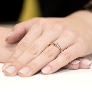 Pierścionek zaręczynowy z diamentami SOLITER BE W-258 próba 585