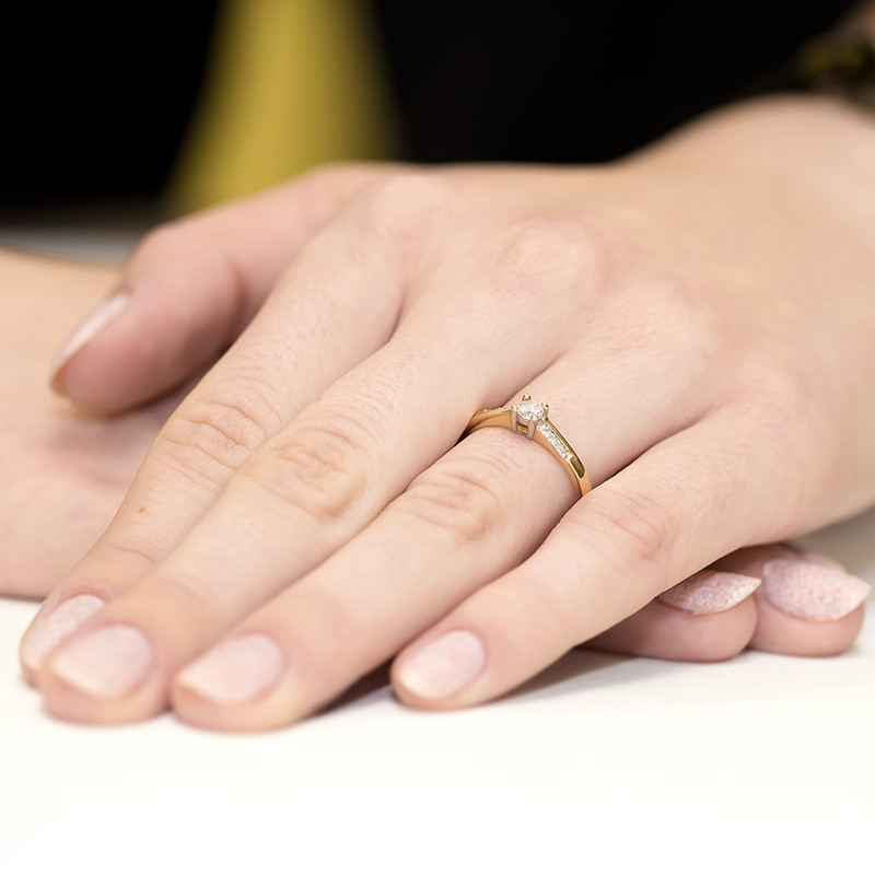 Pierścionek zaręczynowy z diamentami SOLITER BE W-258 próba 585