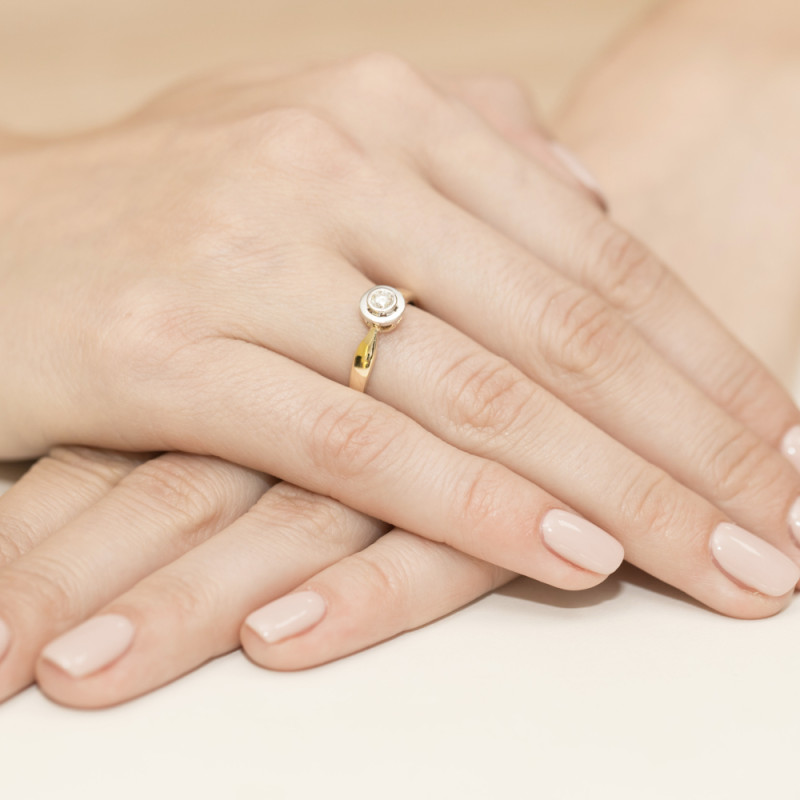 Pierścionek zaręczynowy JUBILE z diamentem BE W-294-15 próba 585