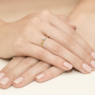 Pierścionek zaręczynowy FLOWER z diamentem BE W-318 -10 próba 585