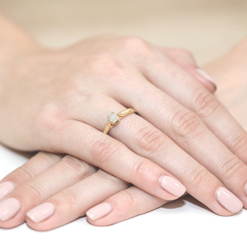 Pierścionek zaręczynowy z diamentami SOLITER BE W-328 próba 585 Royal Magic bis