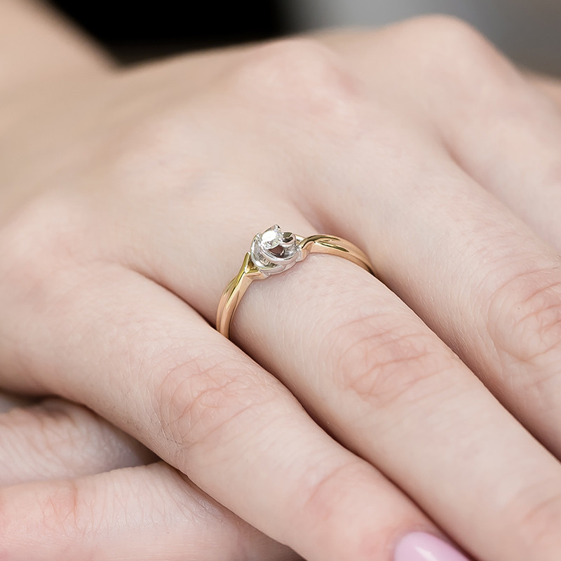 Pierścionek zaręczynowy z diamentami PAULA BE W-329-10 próba 585