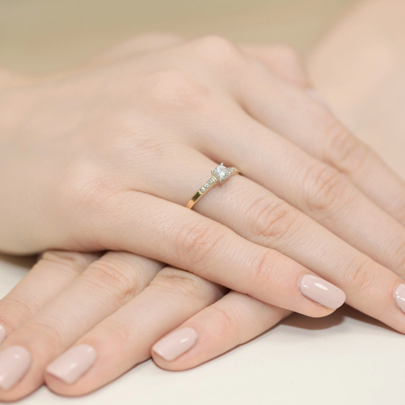 Pierścionek zaręczynowy SOLITER z diamentami BE W-399 próba 585