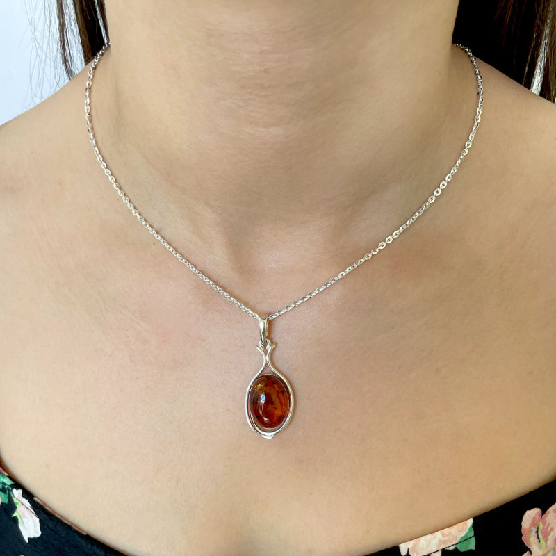 Zawieszka srebrna owalny bursztyn w srebrnej oprawie MG 290-koniakowy próba 925