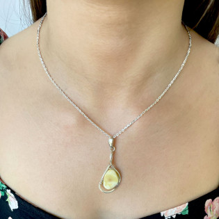 Srebrna zawieszka z bursztynem mlecznym pr. 925 - JubilerSezam.pl