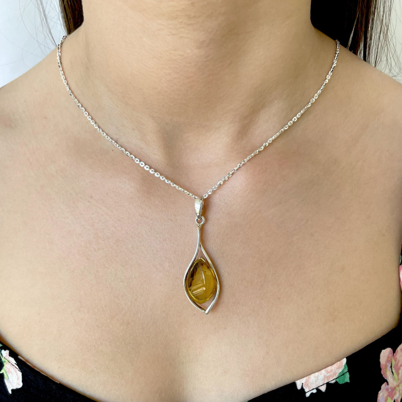 Zawieszka srebrna z owalnym bursztynem miodowym MG 302-miodowy próba 925