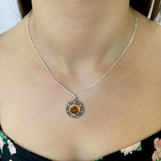 Zawieszka srebrna bursztyn koniakowy w kole z cyrkoniami i złotą blaszką PX 709_AU375 blaszka gold