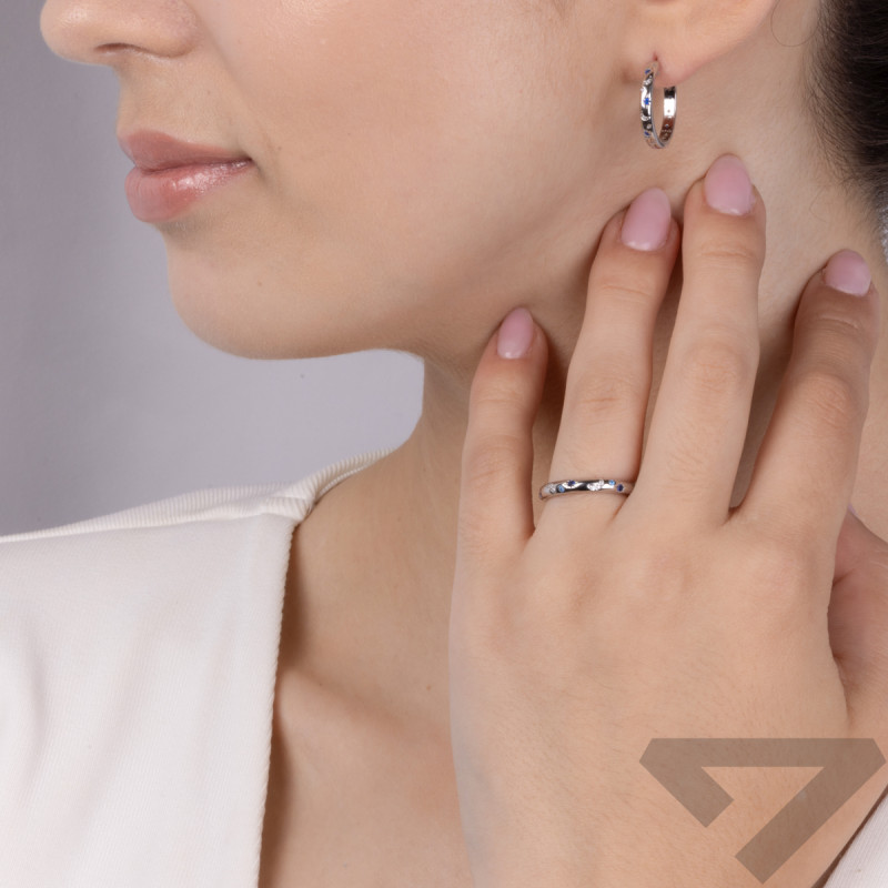 Kolczyki srebrne kółka 15 mm z białymi i niebieskimi cyrkoniami AT706 próba 925