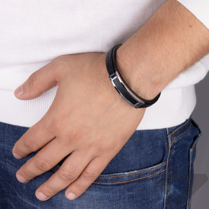 Bransoleta męska otwarta blaszka na skórzanym pasku koloru czarnego