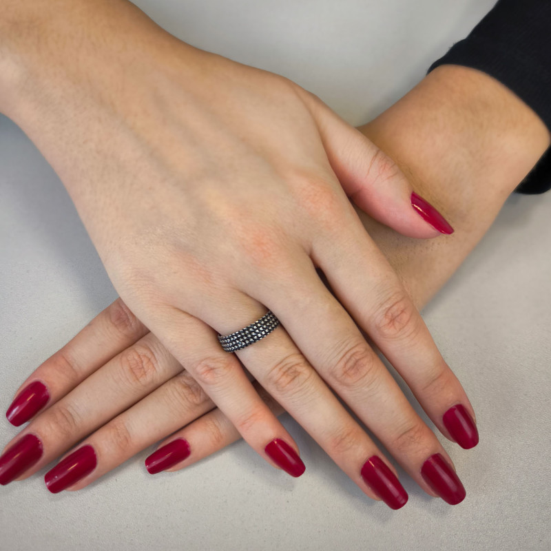 Pierścionek srebrny rzędy czarnych cyrkonii HS1737 próba 925