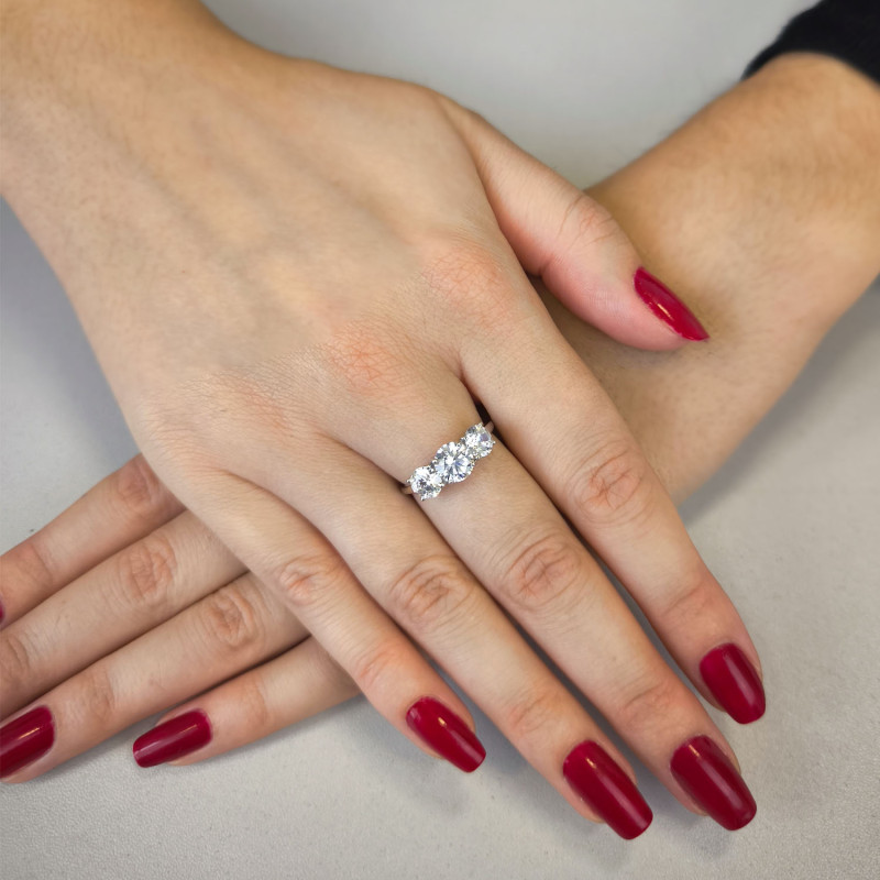 Pierścionek srebrny z trzema białymi cyrkoniami/regulowany NI ANZ00013 ROD próba 925