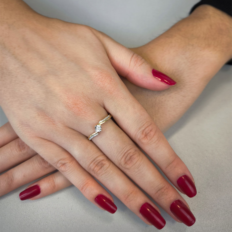 Pierścionek zaręczynowy Mariage z białymi diamentami TK 20090 próba 375