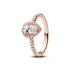 Pierścionek Pandora ze lśniącym kamieniem w kształcie łezki w obwódce 182835C01