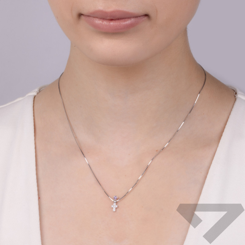 Naszyjnik srebrny krzyżyk z cyrkoniami i fioletowa cyrkonia/kostka TA 12068 próba 925