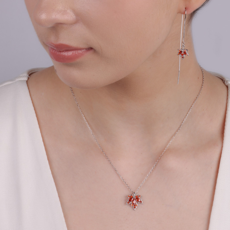 Kolczyki srebrne liść klonu z pomarańczowymi cyrkoniami/przeciągane AT752-1 próba 925