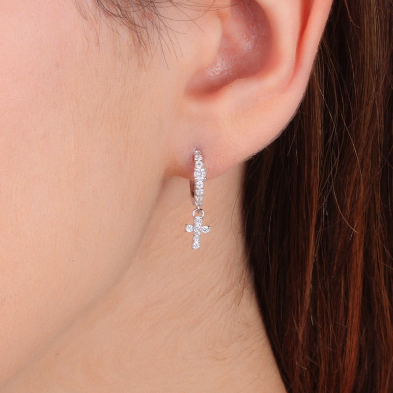 Kolczyki srebrne koło 7 mm z cyrkoniami i krzyżykiem/zatrzask NI ORZ00011 ROD próba 925