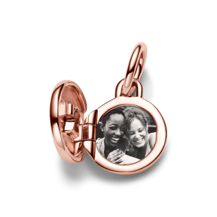 Zawieszka Pandora w formie otwieranego medalionu, na którym można umieścić grawerunek 783066C01