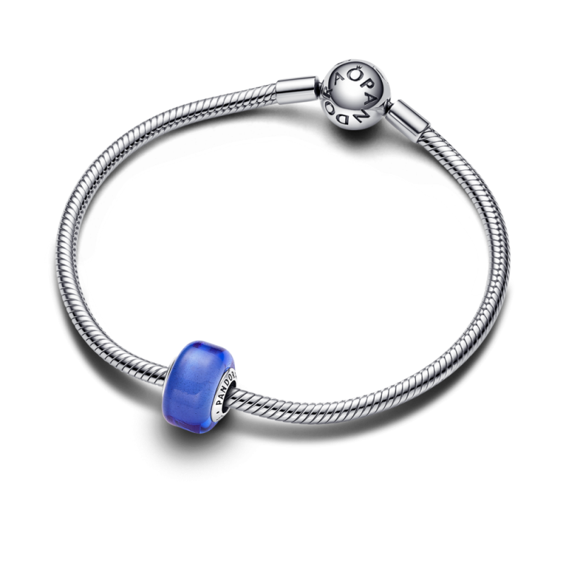 Mały charms Pandora z niebieskiego szkła Murano 793105C00