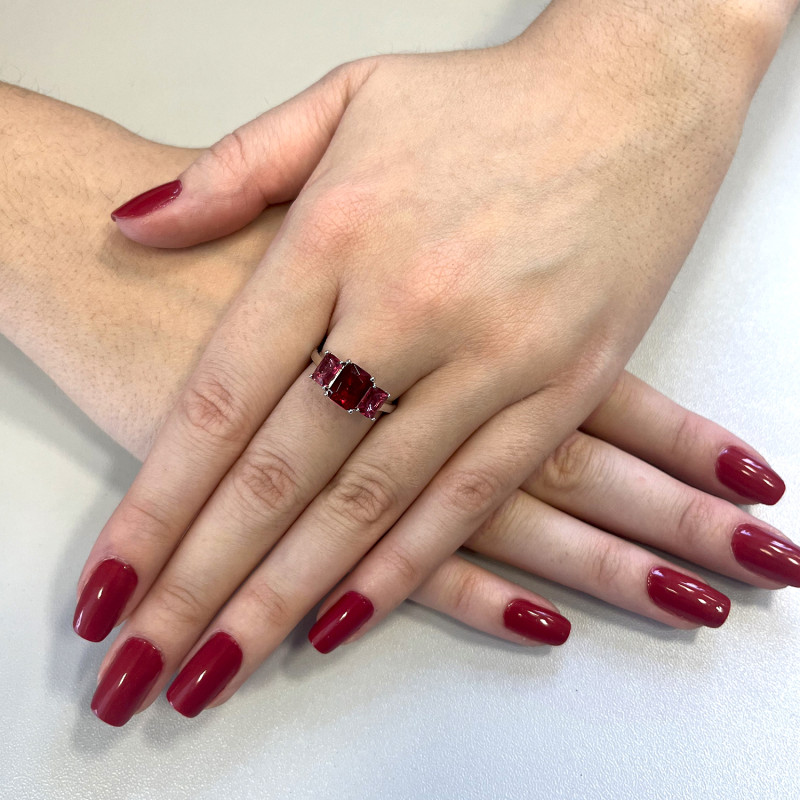 Pierścionek srebrny trzy czerwone cyrkonie bagiety/regulowany NI ANZ00037 ROD RE próba 925