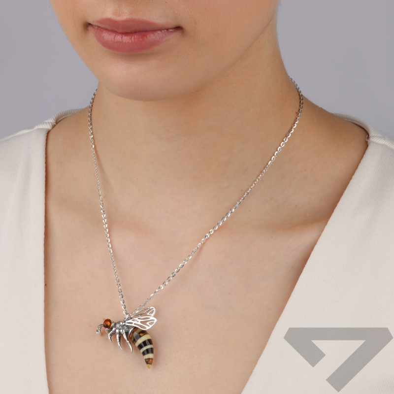 Zawieszka srebrna pszczoła z bursztynem FI SN1206-S-koniak-mleczny próba 925