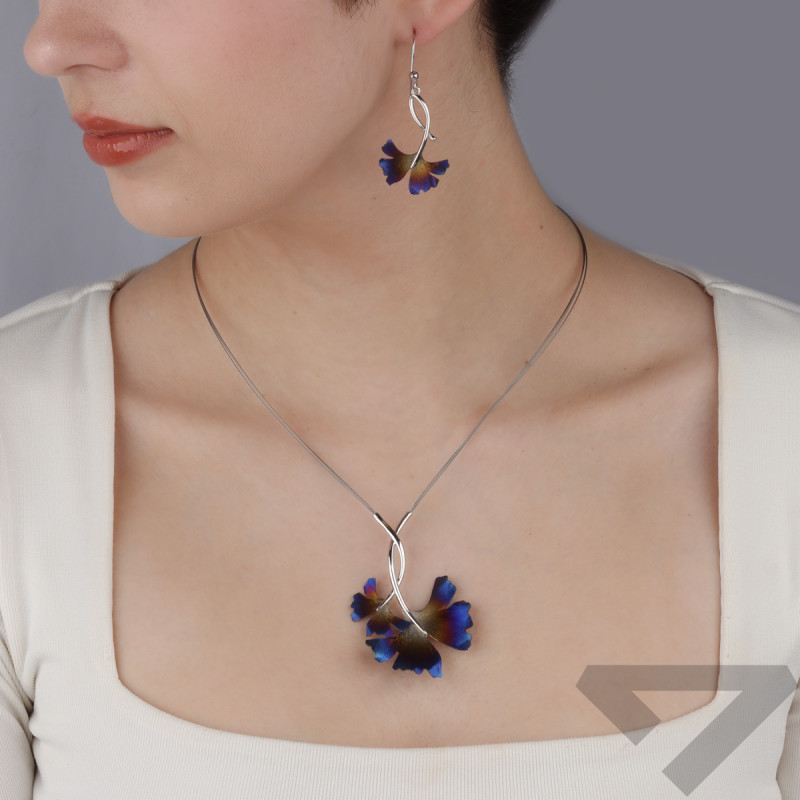 Kolczyki srebrne liść miłorzębu z tytanem i zawijas/bigiel A6 09147595-90 próba 925