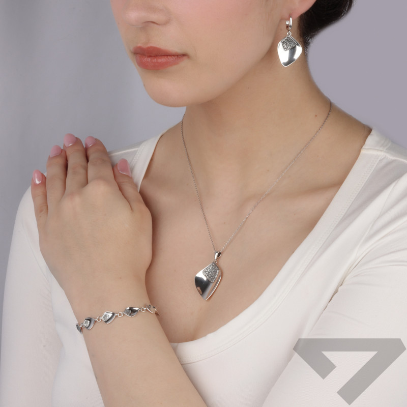 Zawieszka srebrna obły romb z tłoczeniem SZ SG-228-Z-S próba 925