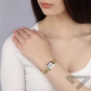 Zegarek złoty z prostokątną tarczą i cyferblatem z masy perłowej