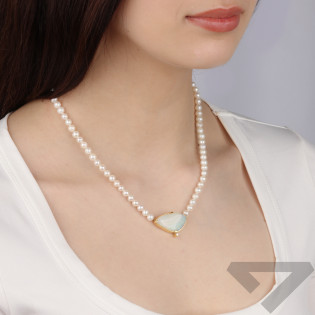 Naszyjnik pozłacany perły hodowlane 5 mm oraz opal biały z diamentem