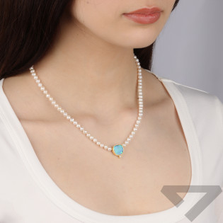 Naszyjnik pozłacany perły hodowlane 4 mm i niebieski opal bulder z diamentem