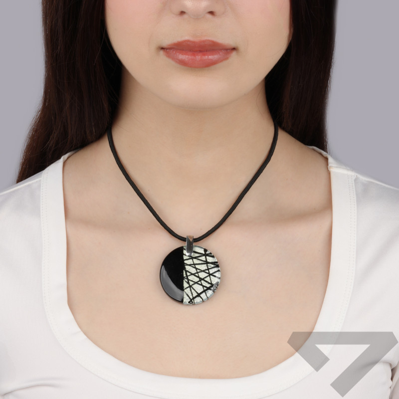 Naszyjnik srebrny z czarno-białym szkłem murano KQ KA10-82 sznurek próba 925